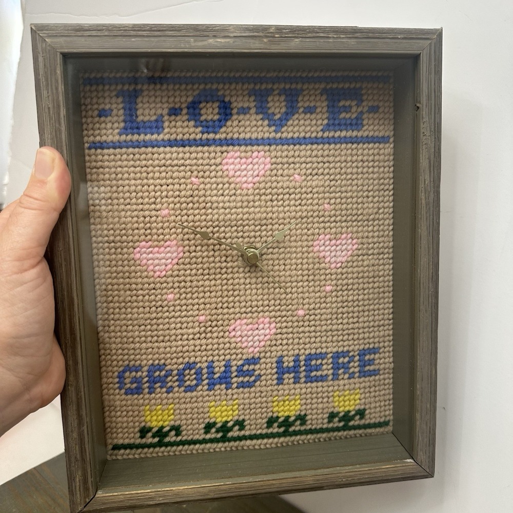 Vintage handmade "Love Grows Here" Framed Needlepoint Clock Plastic Canvas - Picture 2 of 12